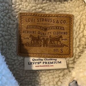 Womens Levi's jacket